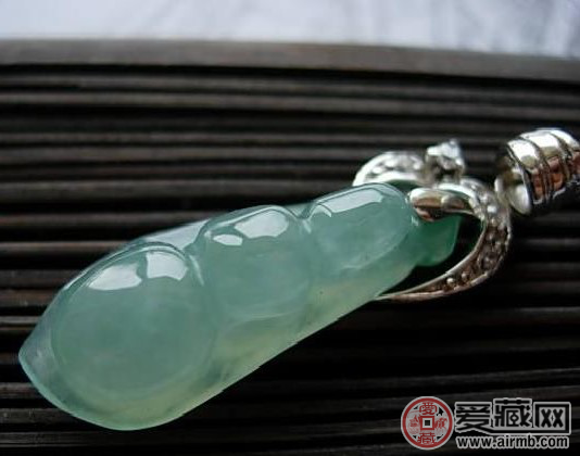 冰种翡翠白色，具有什么主要特性？ 