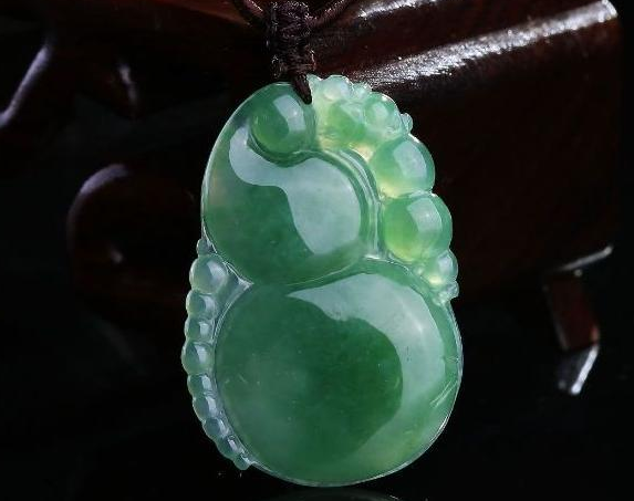 染色翡翠的鉴别 怎么看是否是染色翡翠   第1张