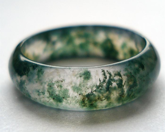 水草玛瑙戴左手还是右手 水草玛瑙作用及功效   第1张