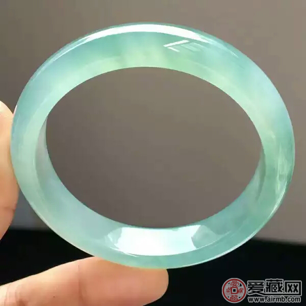冰蓝翡翠手镯的鉴别 