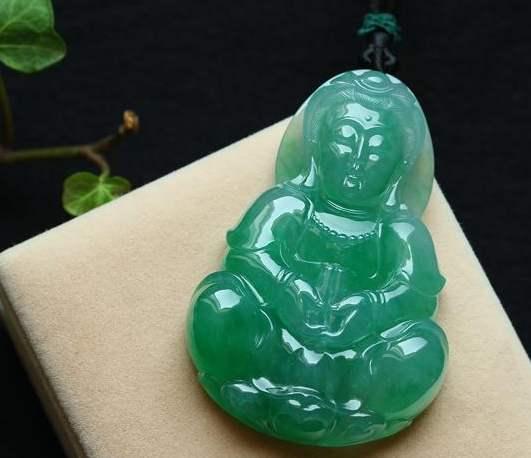 翡翠三忌四怕有哪些 翡翠保养的方法 