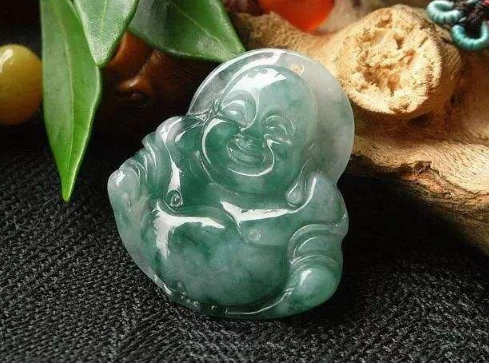 豆种翡翠图片价格 豆种翡翠能戴透吗 第1张