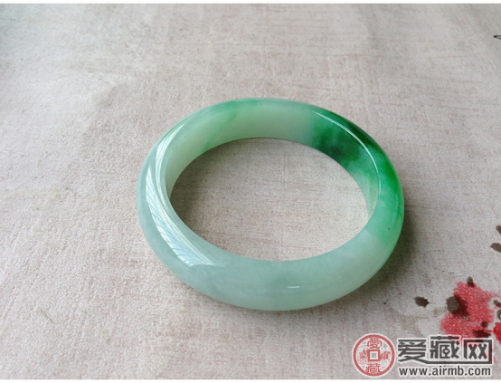 翡翠手镯价格多少？网上的翡翠手镯价格可信吗？   第2张