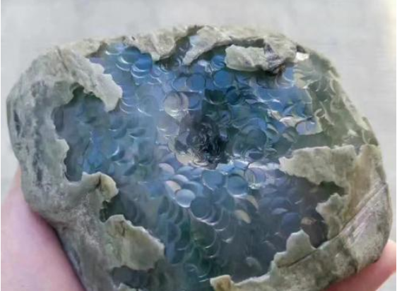 缅甸翡翠原石市场价格 缅甸翡翠原石价格一般多少   第2张