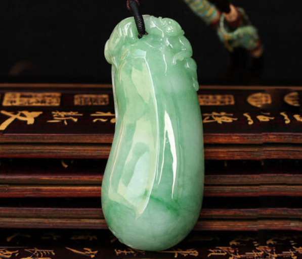 高档翡翠挂件图片大全 高档翡翠挂件价格及图片   第2张