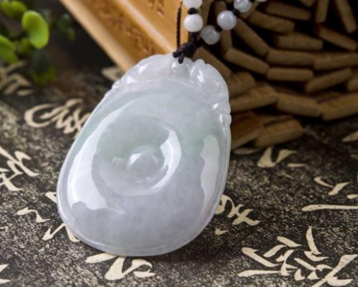 怎样鉴定翡翠吊坠 鉴定翡翠吊坠真假的四个方法   第2张