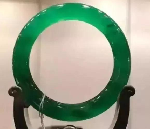 翡翠“手镯王”惊现苏富比拍卖会，估价一个亿   第7张