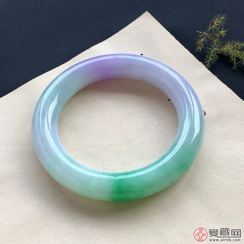 翡翠手镯戴久了表面磨花怎么办?这几招让你的手镯焕然一新 