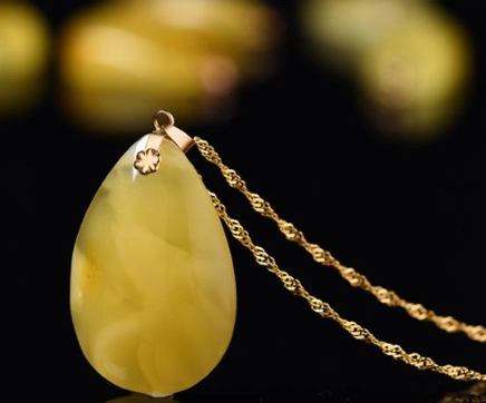 长期佩戴琥珀有啥好处 琥珀的功效 第1张