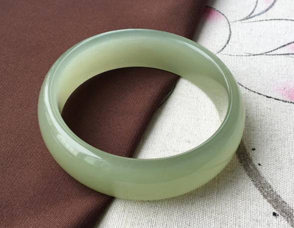 山料和田玉手镯多少钱一克   第2张