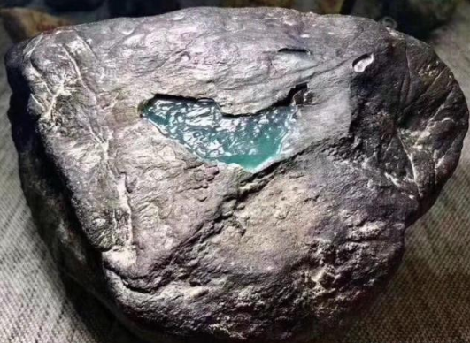 翡翠的形成 翡翠产自哪里   第1张