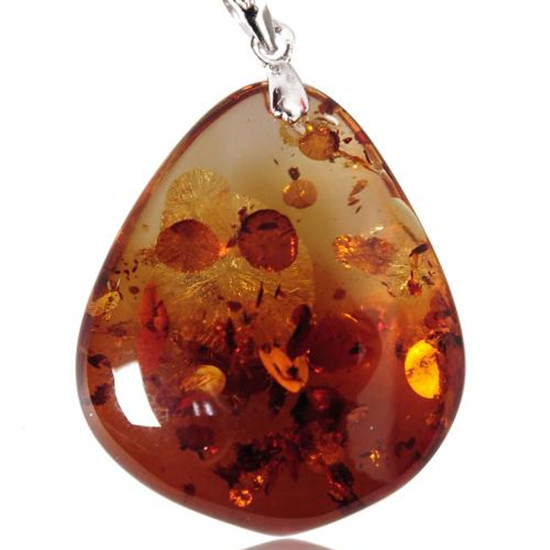 琥珀适合什么属相人戴 琥珀有什么功效   第1张