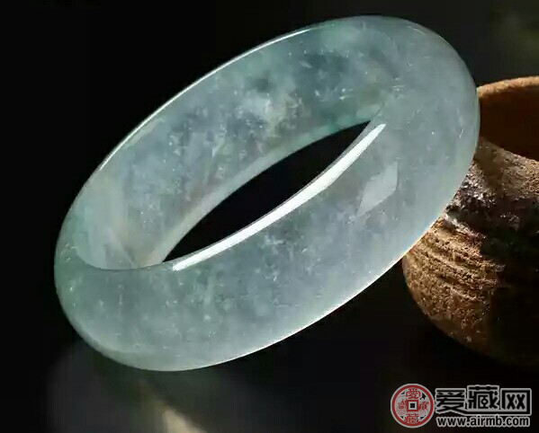 怎么判断极品翡翠手镯的价格?   第2张