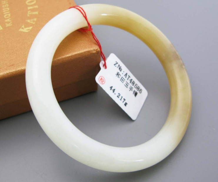 和田玉镯价格 几十块几百块是真的和田玉镯吗   第2张