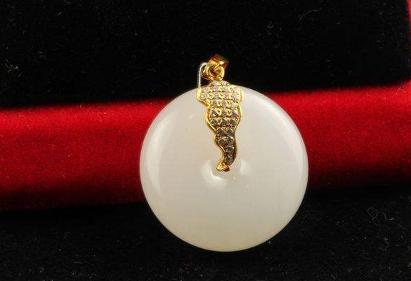 和田玉能用醋洗刷吗 和田玉保养事项   第2张