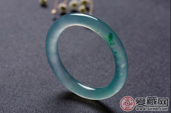 如何挑选适合自己的翡翠手镯   第2张