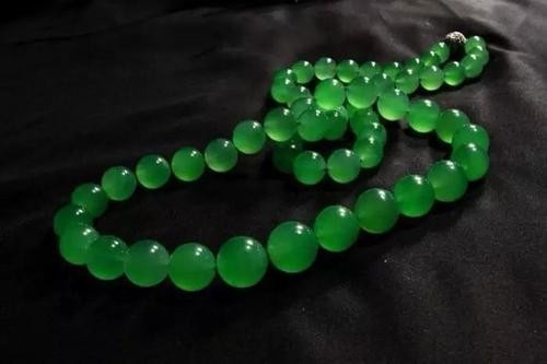 玉镯子什么颜色的最好 怎么鉴别真假 