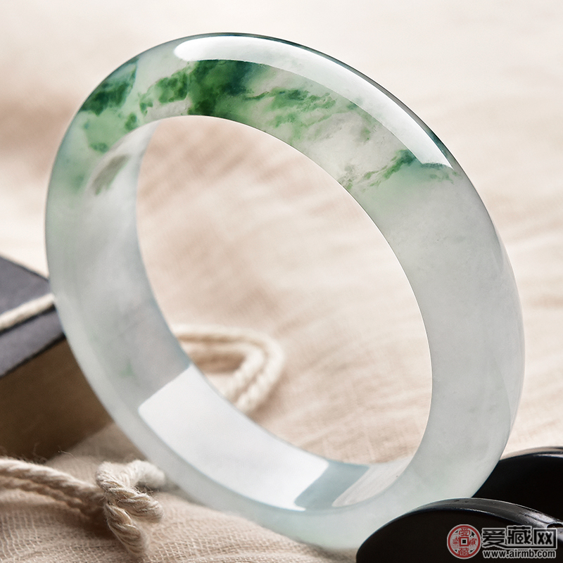 揭秘：旅游景区卖翡翠的套路有哪些? 