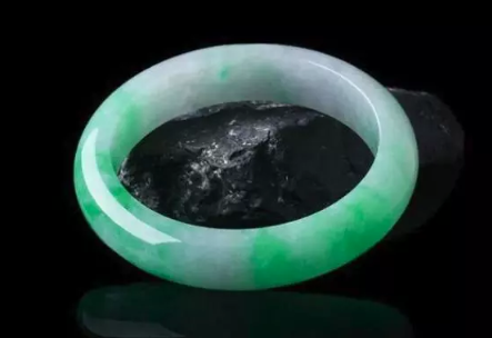 翡翠镯子报价 翡翠镯子一般多少钱   第1张