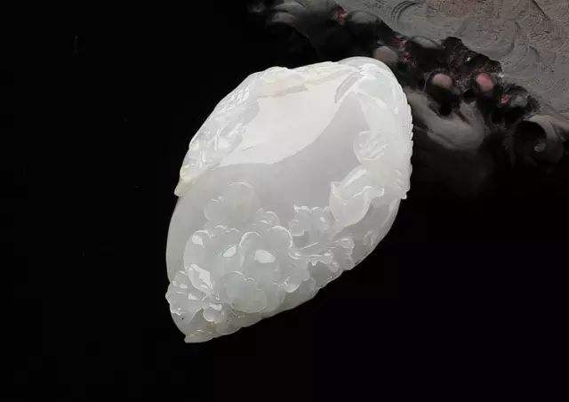 不透明的白翡翠值钱吗 不透明的翡翠就不好吗   第1张