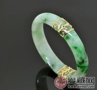 为什么行家就喜欢玩满裂的翡翠原石？ 