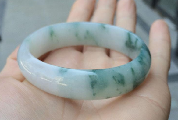 飘花手镯价格 飘花翡翠手镯价格及图片   第2张