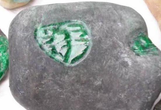 鉴别翡翠原石 门子真伪鉴别翡翠原石真假 第1张