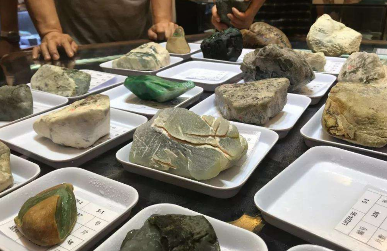 哪儿有翡翠原石市场 翡翠原石市场地址   第1张