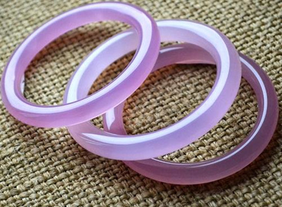 紫色玛瑙手镯的功效作用 紫色玛瑙手镯的禁忌   第1张