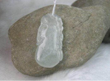 糯冰种翡翠市场价 糯冰种翡翠现在什么价位 第2张