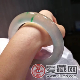 究竟是白翡翠好还是绿翡翠好？ 