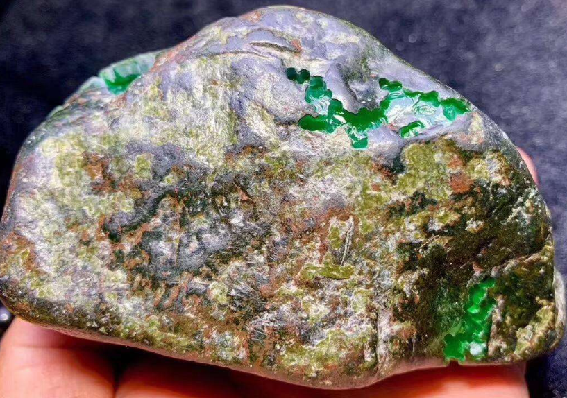 缅甸天然翡翠原石 缅甸天然翡翠原石目前价位 第2张