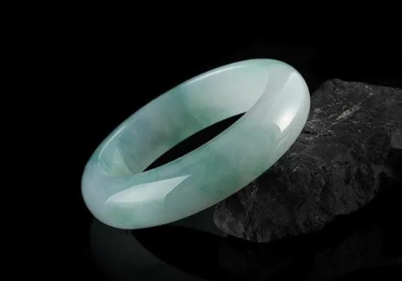 翡翠手镯的款式 翡翠手镯款式怎么选才好 第1张