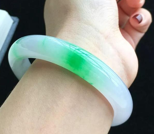 翡翠价值逐渐上涨，背后的原因是不可再生   第7张