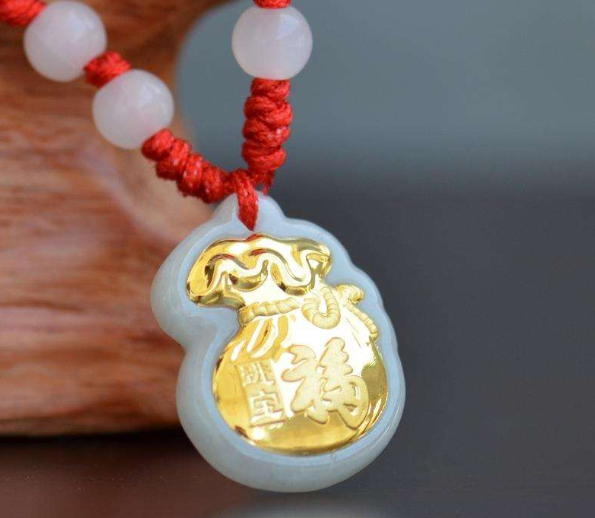 金镶玉吊坠的价格 金镶玉吊坠2000元贵吗   第1张