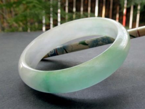 玉手镯如何保养 玉手镯的保养细节 第1张