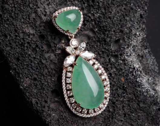 云南买翡翠靠谱吗 云南买翡翠便宜吗   第2张