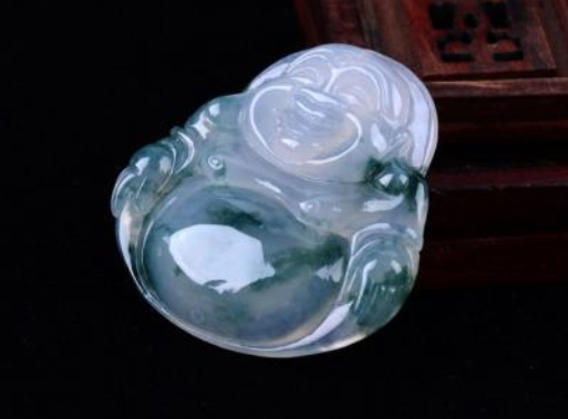 翡翠冰种飘花好吗 如何挑选翡翠冰种飘花   第1张