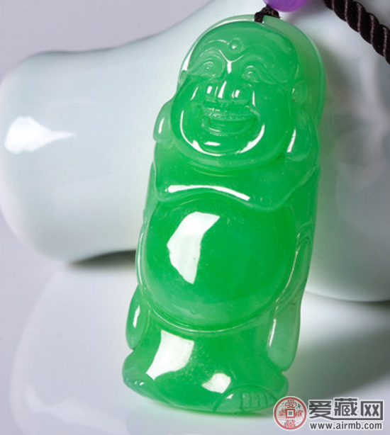 想买翡翠挂件送亲友，送礼如何挑选翡翠挂件好？   第1张
