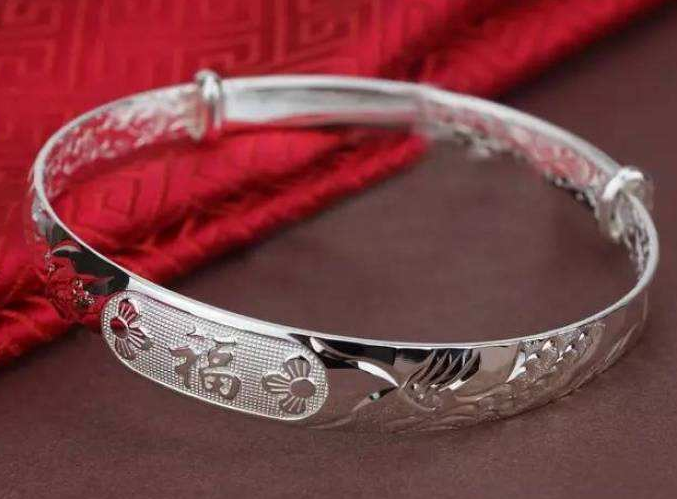 银手镯为什么会变色 如何防止变色   第2张