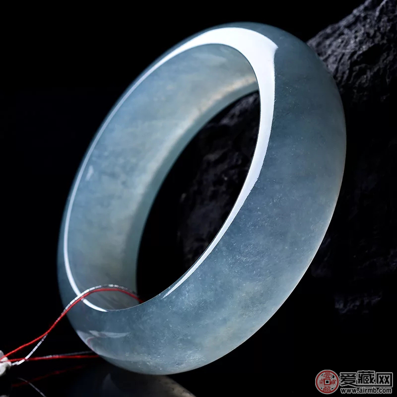 翡翠手镯越来越暗淡是怎么回事？ 