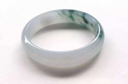 糯冰种翡翠手镯图片 糯冰种翡翠手镯价格及图片   第2张