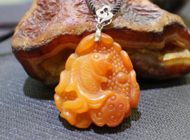 金丝玉还是和田玉好呢   第1张