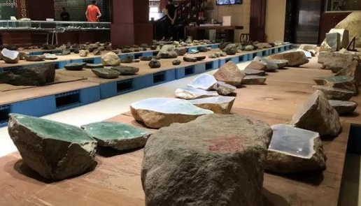 云南瑞丽翡翠市场 去云南瑞丽买翡翠需注意什么   第1张