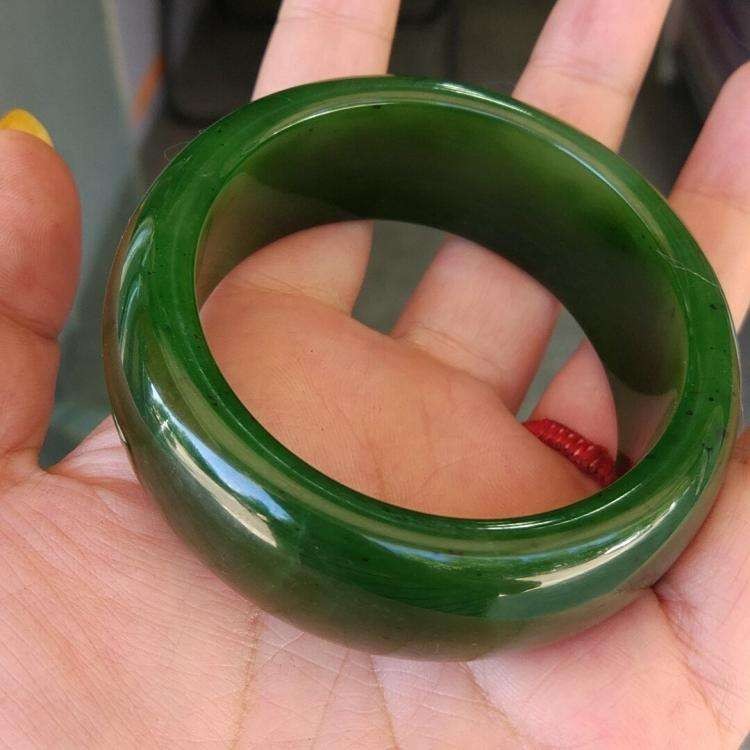 一万多的俄料碧玉手镯介绍 跟和田玉碧玉相比如何