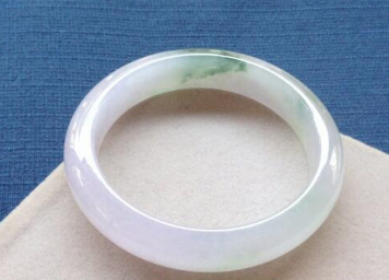 翡翠手镯的功效与作用都有哪些 第2张