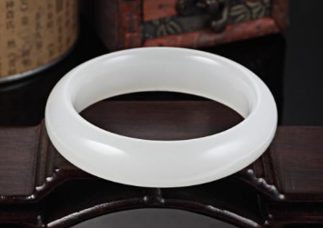 石英岩玉多少钱一克 石英岩玉价值