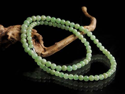 翡翠项坠市场价格 翡翠项坠一般多少钱   第1张