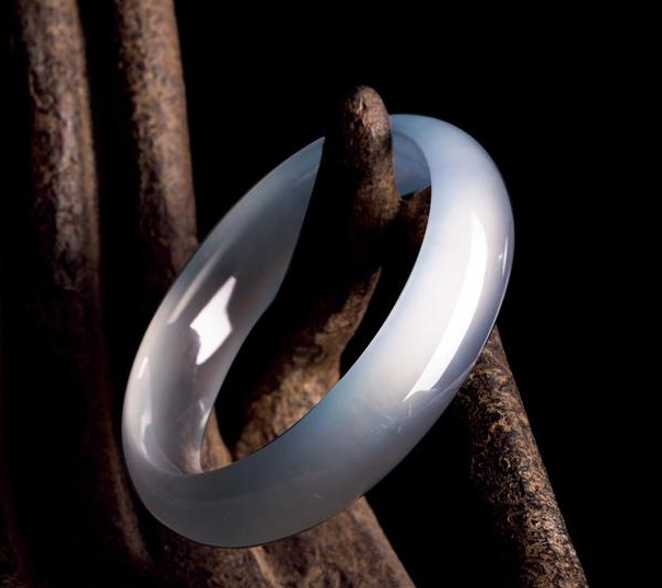 时间赋予的美丽矿藏——翡翠，有着怎样的档次级别，怎么去识别？   第8张