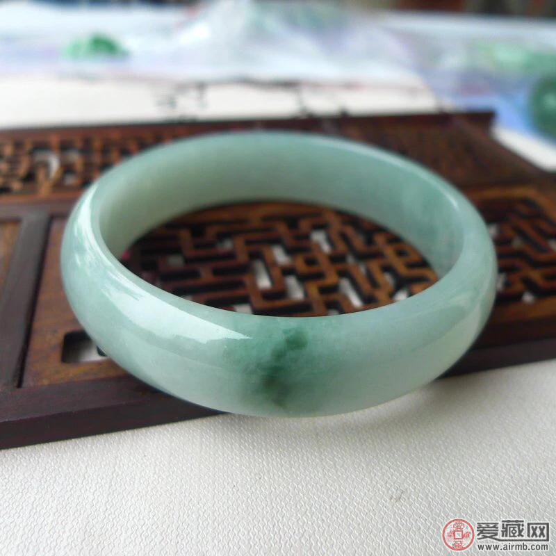 关于冰糯种翡翠手镯，你都了解什么？ 